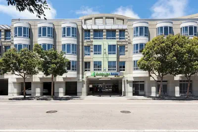 Photo 2 - Holiday Inn Express and Suites Fisherman's Wharf by IHG