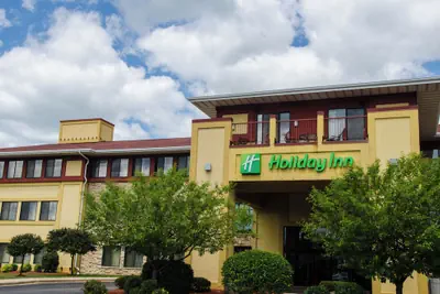 Photo 2 - Holiday Inn Pewaukee - Milwaukee West by IHG
