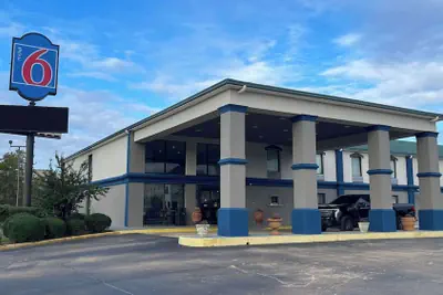 Photo 2 - Motel 6 Canton, MS