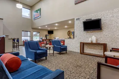 Photo 4 - Comfort Suites Cordova