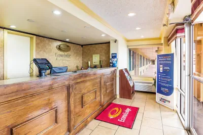 Photo 3 - Econo Lodge McAlester