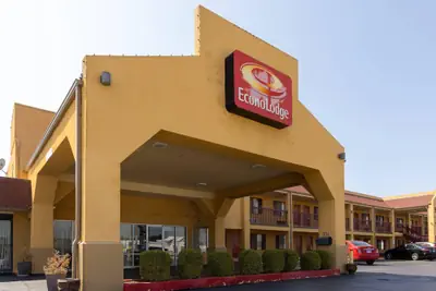 Photo 2 - Econo Lodge McAlester