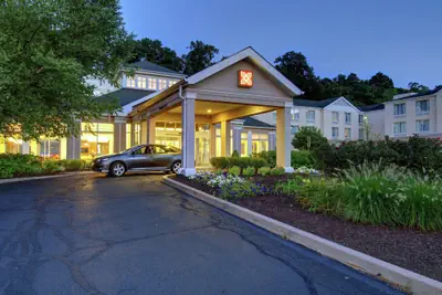 Photo 2 - Hilton Garden Inn Norwalk