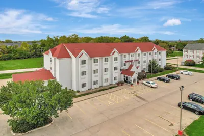 Photo 2 - Ramada Limited by Wyndham, Bloomington I-55 & I-74 IL