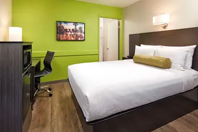 Photo 5 - SureStay Hotel by Best Western San Diego Pacific Beach