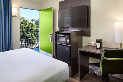 Photo 4 - SureStay Hotel by Best Western San Diego Pacific Beach