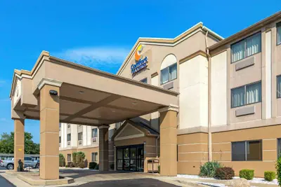 Photo 2 - Comfort Inn & Suites Jackson North