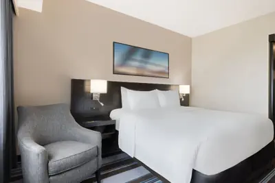 Photo 5 - Courtyard by Marriott New York JFK Airport