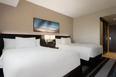 Photo 4 - Courtyard by Marriott New York JFK Airport