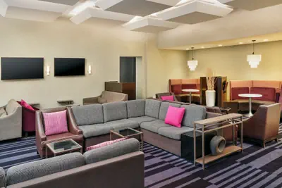 Photo 3 - Courtyard by Marriott New York JFK Airport