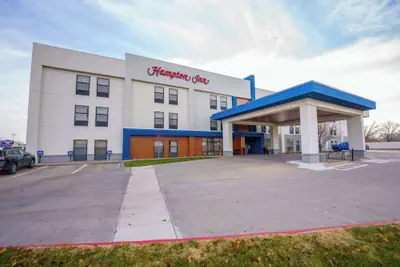 Photo 2 - Hampton Inn Hutchinson