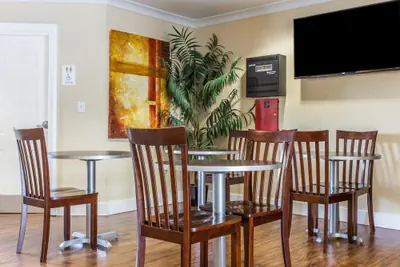 Photo 3 - Suburban Studios Kennesaw-Marietta North