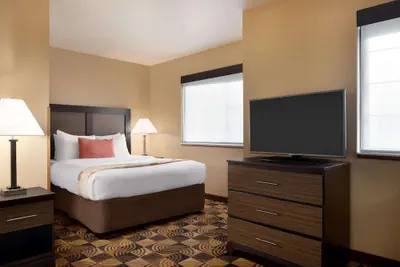 Photo 5 - Hawthorn Extended Stay by Wyndham Milwaukee Airport
