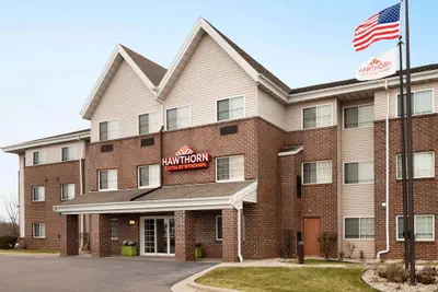Photo 2 - Hawthorn Extended Stay by Wyndham Milwaukee Airport