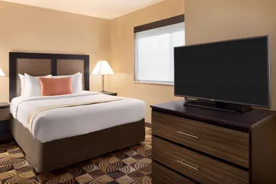 Photo 4 - Hawthorn Extended Stay by Wyndham Milwaukee Airport