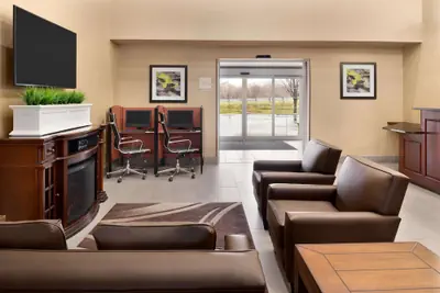Photo 3 - Hawthorn Extended Stay by Wyndham Milwaukee Airport