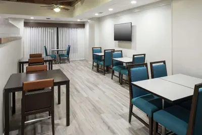 Photo 4 - Hampton Inn Austin-Round Rock