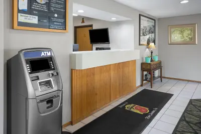 Photo 4 - Super 8 by Wyndham New Stanton