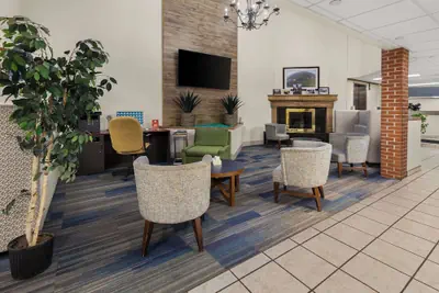 Photo 2 - Quality Inn & Suites Altoona