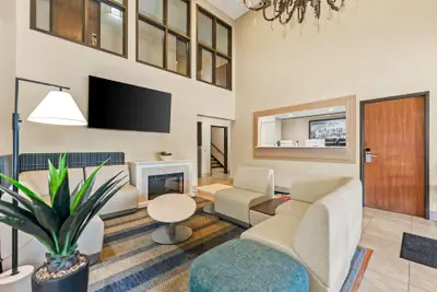 Photo 4 - Super 8 by Wyndham Elgin