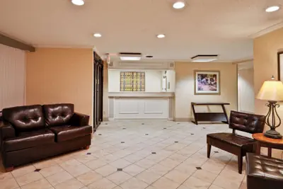 Photo 4 - La Quinta Inn & Suites by Wyndham Tampa Fairgrounds - Casino