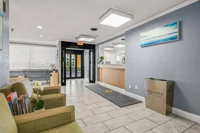Photo 3 - La Quinta Inn & Suites by Wyndham Tampa Brandon West