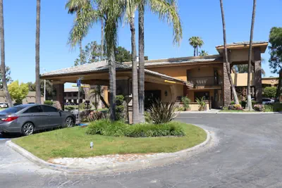 Photo 2 - Empire Inn