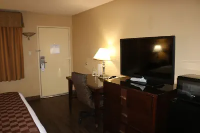 Photo 5 - Empire Inn