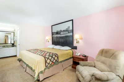 Photo 5 - Super 8 by Wyndham Statesboro