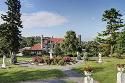 Photo 2 - Tarrytown House Estate