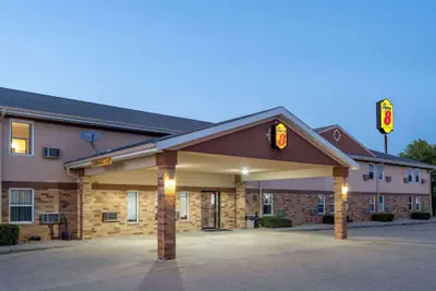 Photo 2 - Super 8 by Wyndham Mattoon