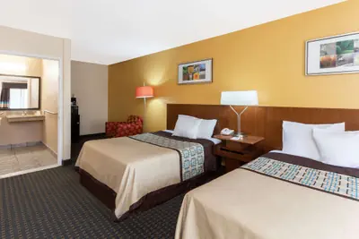 Photo 3 - Days Inn by Wyndham Mission Valley/SDSU