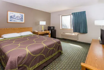 Photo 4 - Super 8 by Wyndham St. Charles