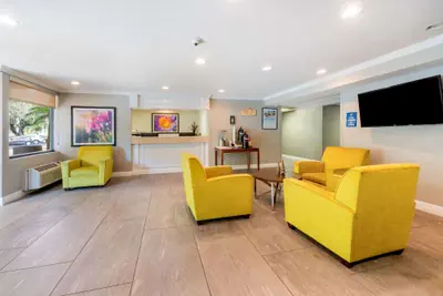 Photo 4 - La Quinta Inn by Wyndham Ft. Lauderdale Tamarac East