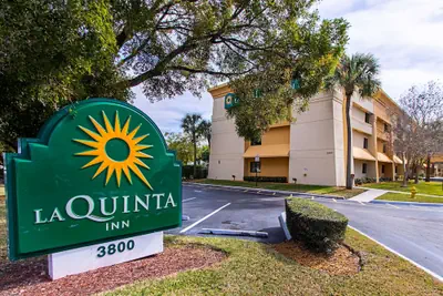Photo 2 - La Quinta Inn by Wyndham Ft. Lauderdale Tamarac East