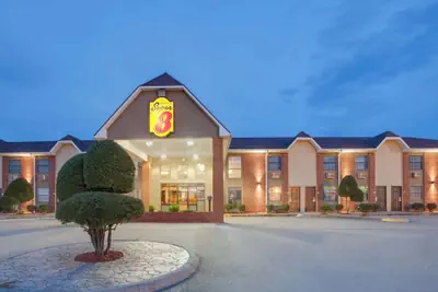 Photo 2 - Super 8 by Wyndham Morrilton