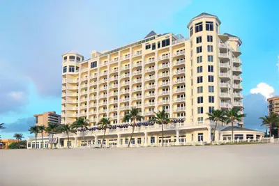 Photo 2 - Pelican Grand Beach Resort - A Noble House Resort