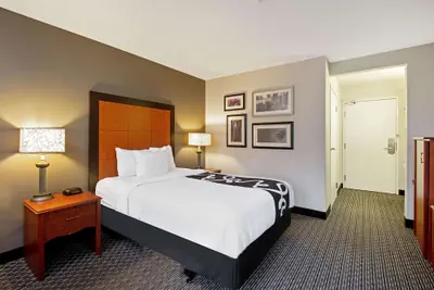 Photo 5 - La Quinta Inn & Suites by Wyndham Harrisburg Airport Hershey