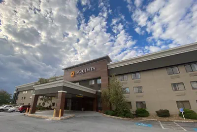 Photo 2 - La Quinta Inn & Suites by Wyndham Harrisburg Airport Hershey
