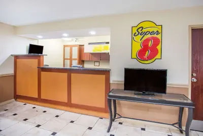 Photo 3 - Super 8 by Wyndham Harrisonburg