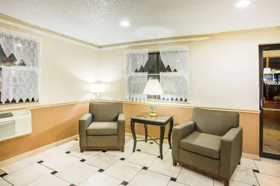 Photo 4 - Super 8 by Wyndham Harrisonburg