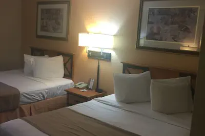 Photo 4 - Travelodge by Wyndham Battle Creek