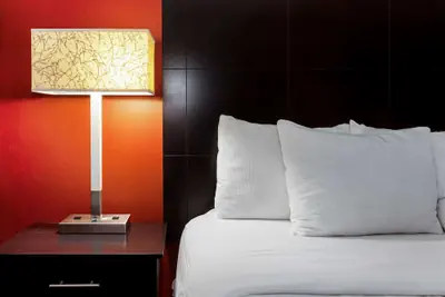 Photo 5 - La Quinta Inn & Suites by Wyndham Milwaukee Bayshore Area