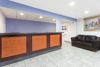 Photo 3 - Super 8 by Wyndham Kenosha/Pleasant Prairie
