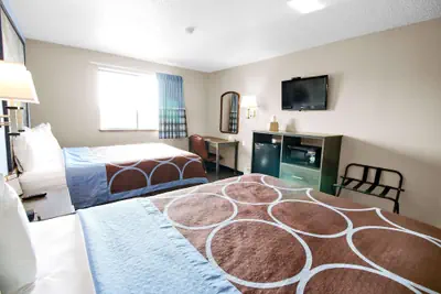 Photo 2 - Super 8 by Wyndham Kenosha/Pleasant Prairie
