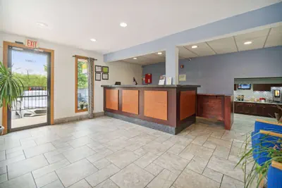 Photo 4 - Super 8 by Wyndham Kenosha/Pleasant Prairie