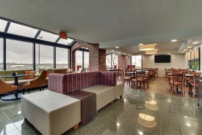 Photo 4 - Pear Tree Inn St. Louis Arnold