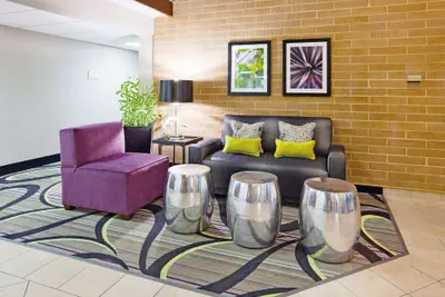 Photo 3 - La Quinta Inn by Wyndham Oshkosh