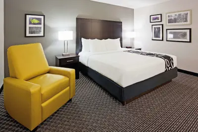 Photo 2 - La Quinta Inn by Wyndham Oshkosh