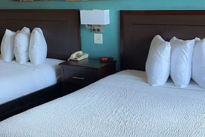 Photo 3 - Days Inn & Suites by Wyndham Springfield on I-44